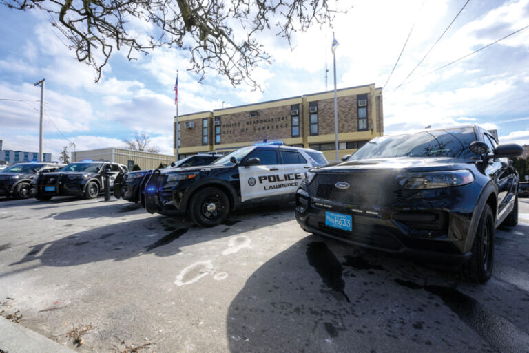 Lawrence con mayor seguridad con 6 nuevos carros patrulleros