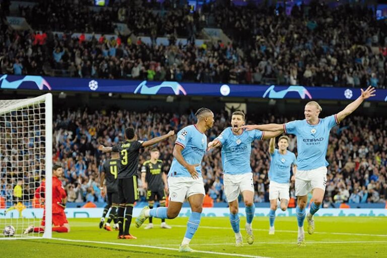 Jugadores de Manchester City celebrando un gol