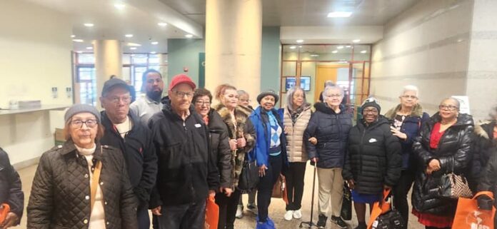 Profesionales hispanos en el Mass General Hospital ven los cambios en la memoria de las personas mayores.