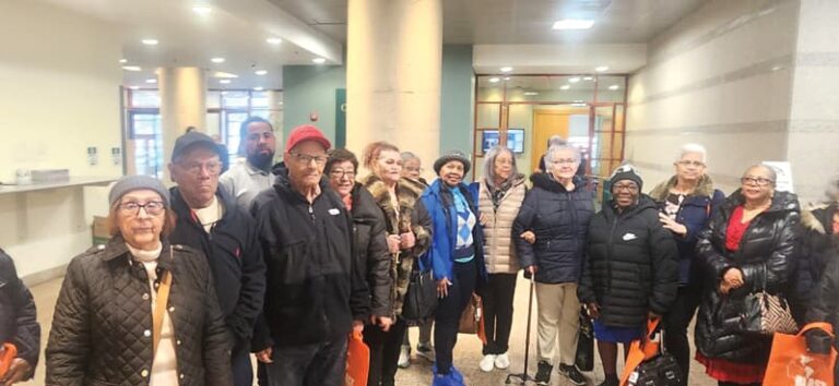 Profesionales hispanos en el Mass General Hospital ven los cambios en la memoria de las personas mayores.