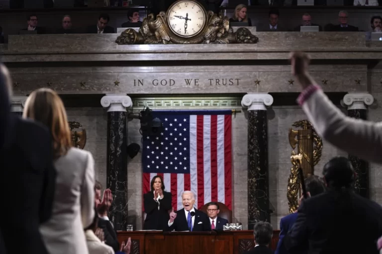 Biden usa discurso de Estado de la Unión para marcar contraste con Trump y para convencer a votantes
