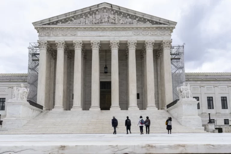 Corte Suprema levanta suspensión a ley de Texas que permite a policía detener a migrantes