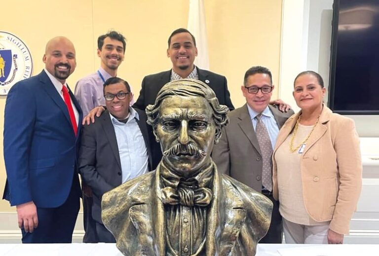 Premian a hermanos Grullón por su liderazgo en Salem
