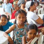Ayudando a familias víctimas de tragedia en Carnaval de Salcedo