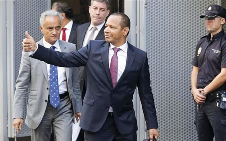 Padre de Neymar dice que no ayudarán a Dani Alves
