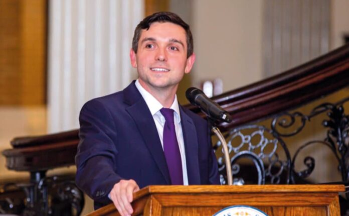 La gobernadora Maura Healey nombró al comisionado Jordan Maynard presidente interino de la Comisión de Juegos de Massachusetts