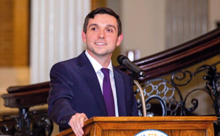 La gobernadora Maura Healey nombró al comisionado Jordan Maynard presidente interino de la Comisión de Juegos de Massachusetts