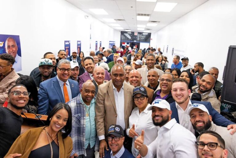 En campaña por asiento en Senado dominicano en Boston