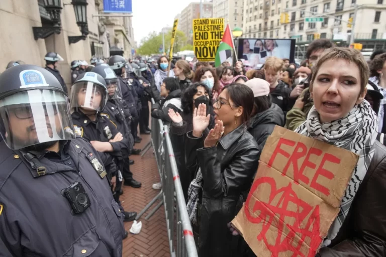 Protestas en universidades estadounidenses escalan con arrestos, nuevos campamentos y cierres