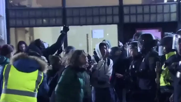 Arrestan a más de 100 por protestas pro-Palestina en Boston