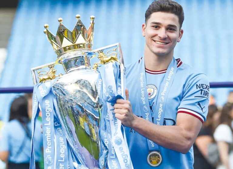 Julián Álvarez y su sana costumbre de ser campeón