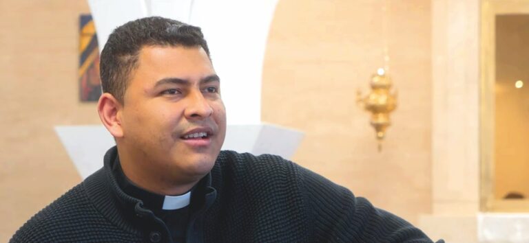 La historia de Giovanni Argote que salió de su pueblo para estudiar en el Redemptoris Mater Seminary en Boston