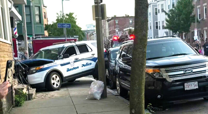 Patrullero se estrella contra dos vehículos en East Boston