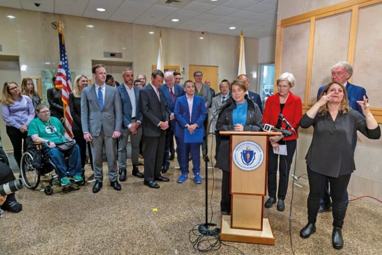 MBTA celebra subvención federal que beneficiará a personas con discapacidades o movilidad limitada a lo largo de los ramales B y C en los vecindarios de Allston, Brighton y Brookline.