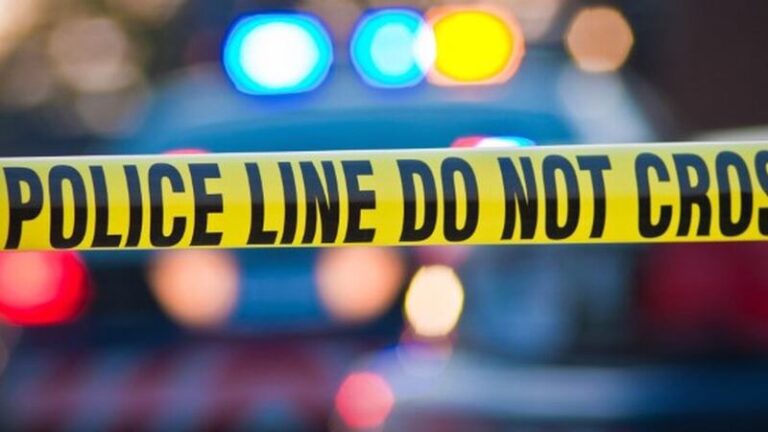Trasladan en helicóptero a peatón arrollado en Norwood