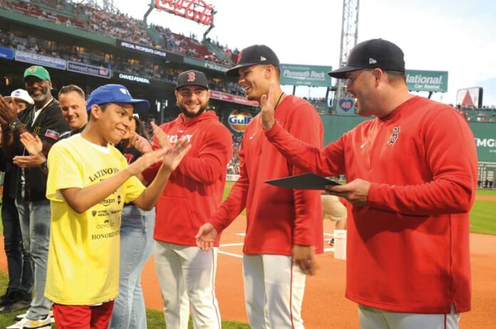 June 14, 2024 – Latino middle school students from Revere and Chelsea are honored on the field at Fenway Park by El Mundo Boston and the Boston Red Sox. Helping to recognize the academic all-stars are Red Sox outfielder Wilyer Abreu; infielder Vaughn Grissom and bench coach Ramón Vazquez. Also partnering on the pre-game ceremony were Comcast, Bank of America, International Grains and Cereals, Vitra Health and State Street.