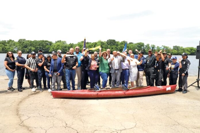 Lawrence celebra reapertura de rampa pública para botes
