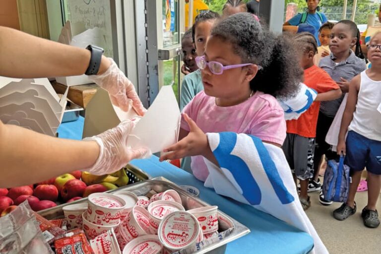 Sitios de comida gratis para jóvenes en Boston