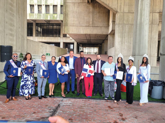 Dominicanos llevaron la fiesta al City Hall de Boston