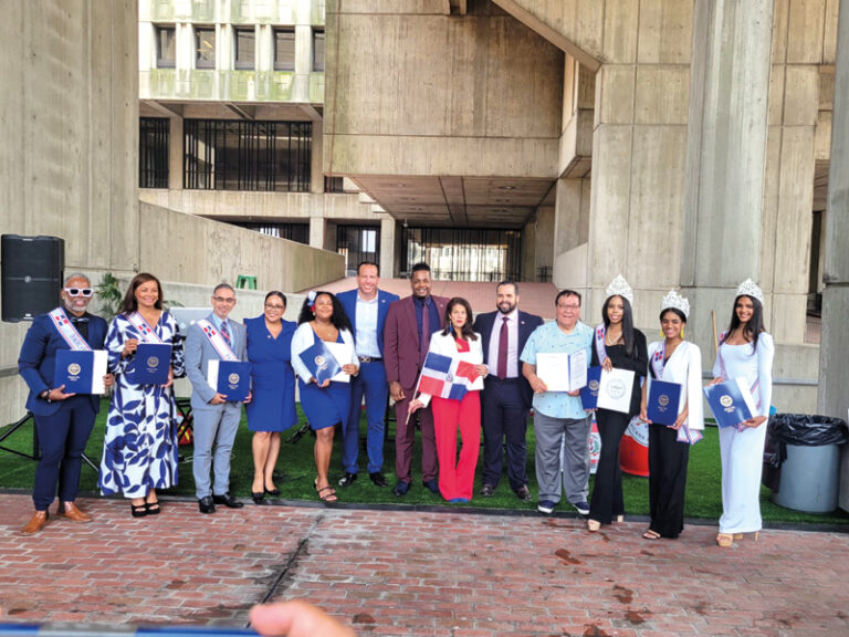 Dominicanos llevaron la fiesta al City Hall de Boston