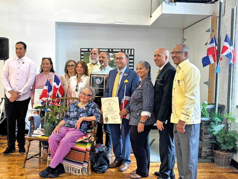 Poeta y escritora dominicana celebró sus 92 años - El Mundo Boston