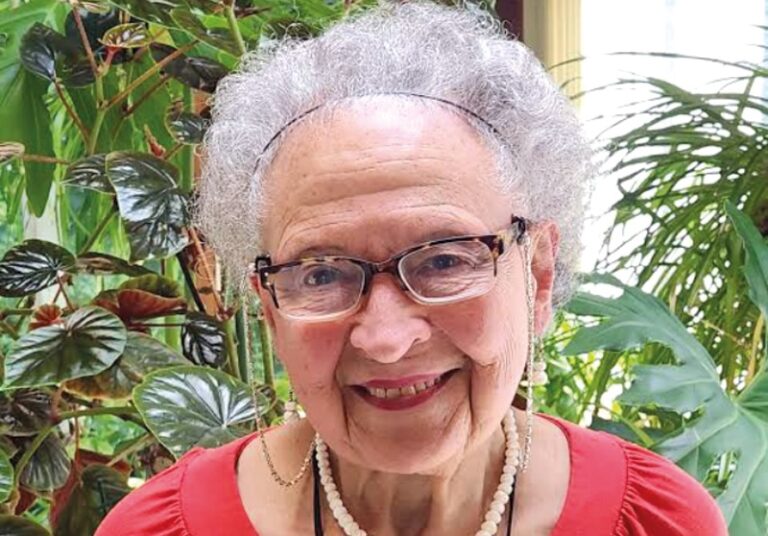 Poeta y escritora dominicana celebró sus 92 años