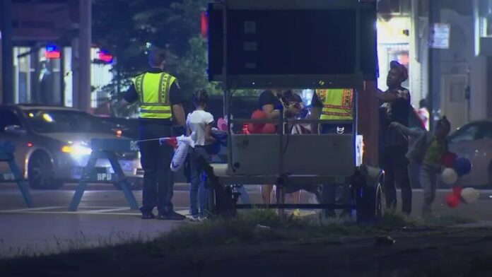 Policía tras responsables de disparar contra multitud