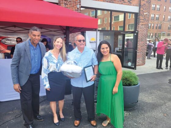 Gran reconocimiento por su liderazgo: Tony Barros.