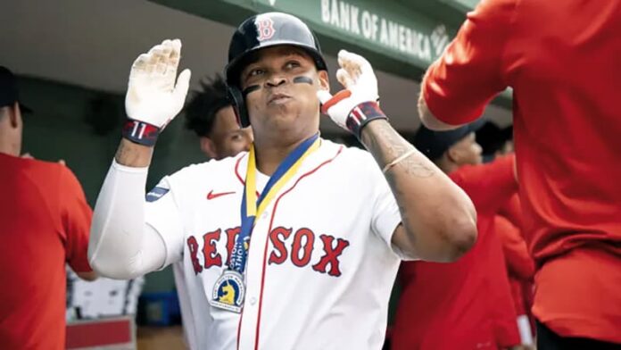 Rafael Devers alcanza los 200 jonrones como Red Sox