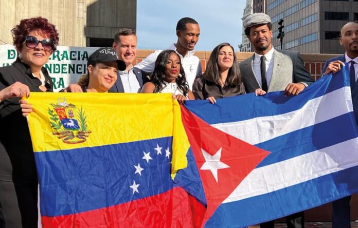 Izamiento de la Bandera Cubana en Boston