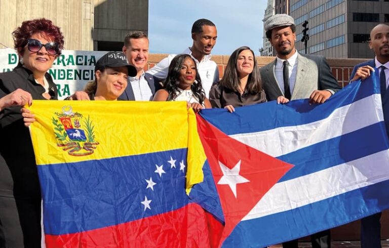 Izamiento de la Bandera Cubana en Boston