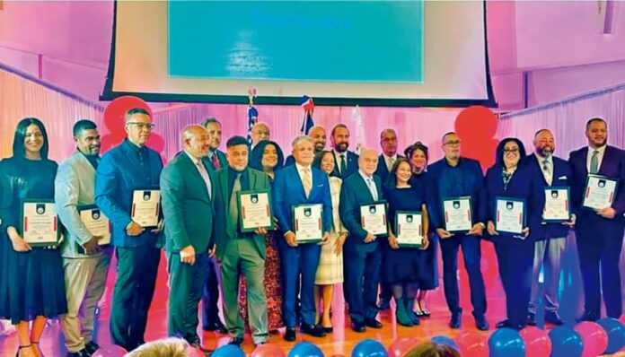 El Instituto de Dominicanas y Dominicanas en el Exterior (INDEX-Boston) celebró su evento de presentación de sus logros y reconoció a diversos líderes de la comunidad de Nueva Inglaterra