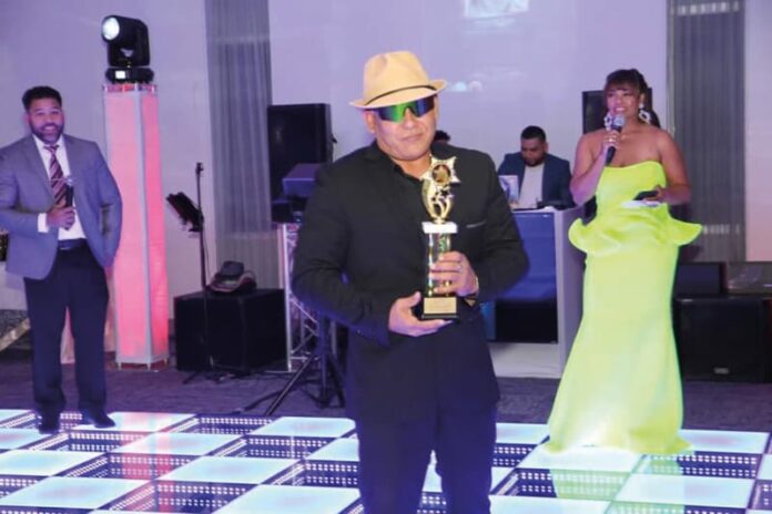 Artista Venezolano Alexander Farías brilló en Premios Latin Boston USA