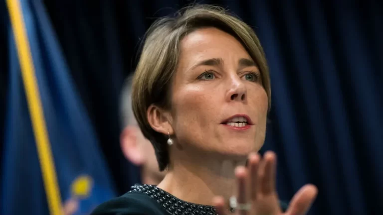 xDeclaración de la Gobernadora Maura Healey sobre la campaña de Trump que llama a Puerto Rico una “isla flotante de basura”