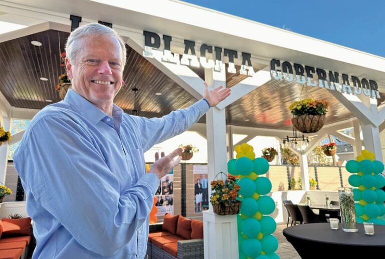 Chelsea abre con orgullo "La Placita Gobernador Baker"