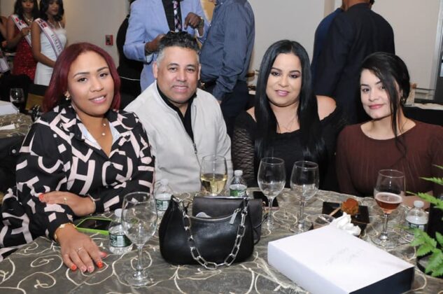 Premia a auspiciadores del Festival Dominicano