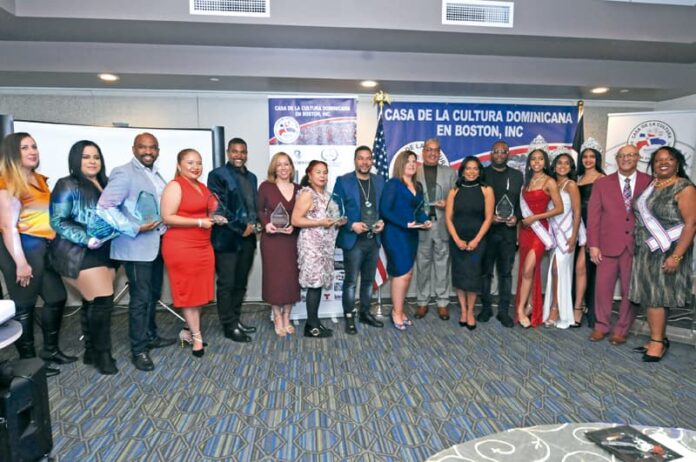 Premia a auspiciadores del Festival Dominicano