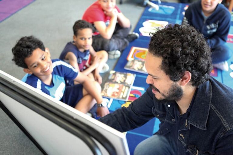 Wondermore, una organización sin fines de lucro ubicada en la ciudad de Boston, se dedica a traer autores e ilustradores de libros infantiles de habla hispana para que visiten las escuelas públicas donde hay una alta población de estudiantes latinos.