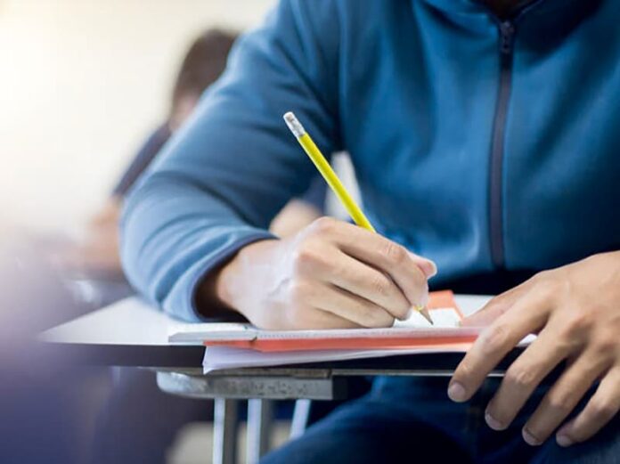 Eliminan MCAS como requisito para graduarse