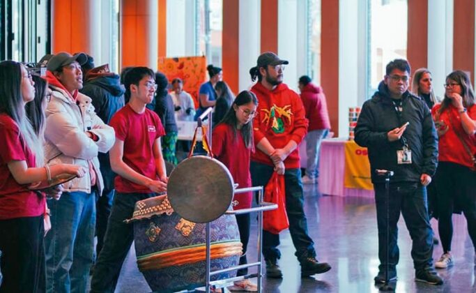 Concejal general de Boston, Julia Mejía, promovió la primera Feria Multicultural que reunió a cientos de asistentes.