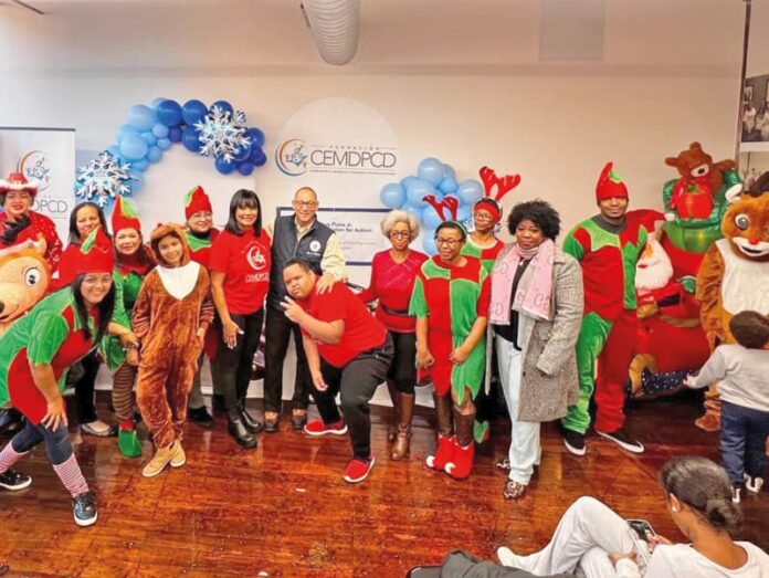 Lawrence celebra la Navidad con niños discapacitados