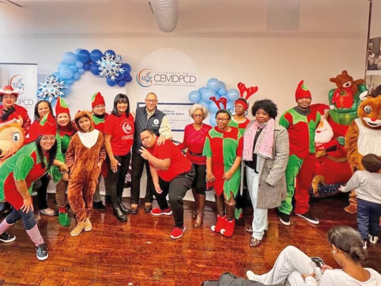 Lawrence celebra la Navidad con niños discapacitados