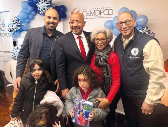 Lawrence celebra la Navidad con niños discapacitados