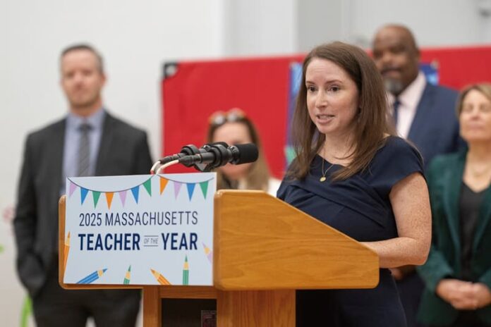 Luisa Sparrow, maestra de educación especial para estudiantes de quinto y sexto grado en la escuela Oliver Hazard Perry en South Boston