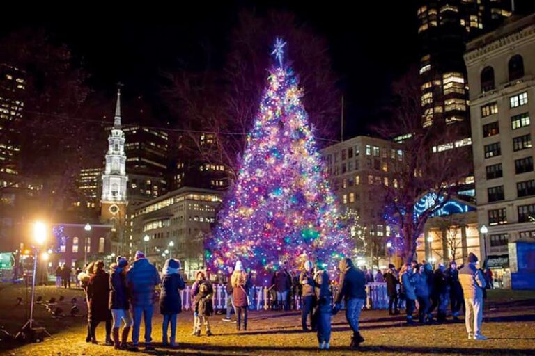 Encienden árbol navideño en Boston Common