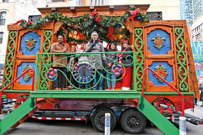 Alcaldesa enciende árboles navideños en todo Boston