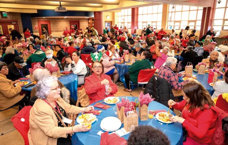 FUNDOARCU ofrece almuerzo navideño a adultos mayores