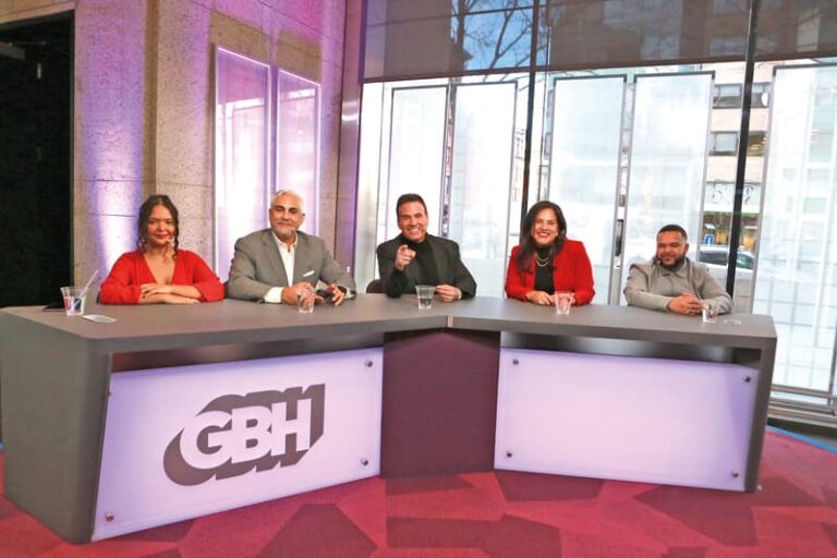 Show Inaugural: Desde los estudios de GBH en la biblioteca pública de Boston (700 Boylston Street en Boston).