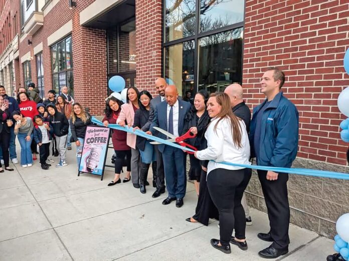 Inauguran nuevo "Lu's Cafe & Bakery"