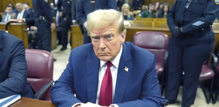 Presidente Trump recibió "sentencia simbólica"
